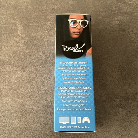 REAL SHADES Screen Shades (Age 7+) - Picture 3 of 6